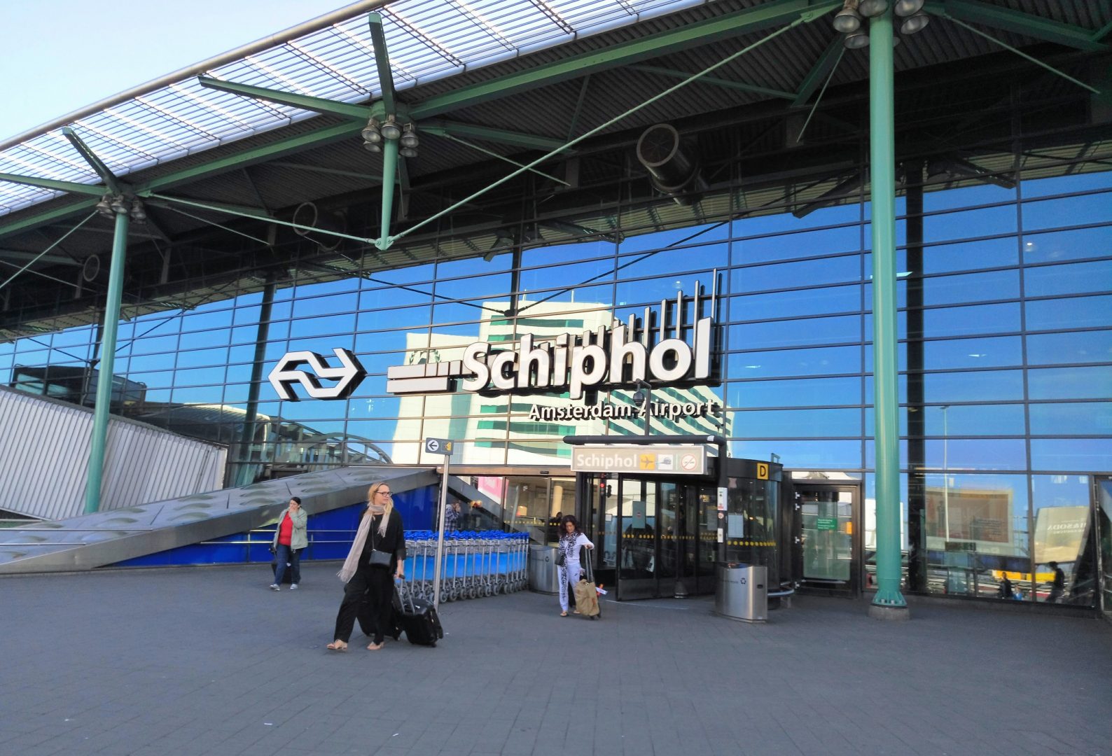 Amsterdam Schiphol Airport Entry 1588x1080 